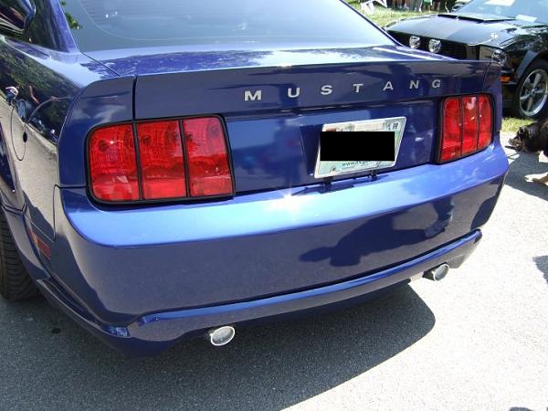 2010 Mustang Tail-lights and Spoiler Uncovered.-dscf0984s.jpg