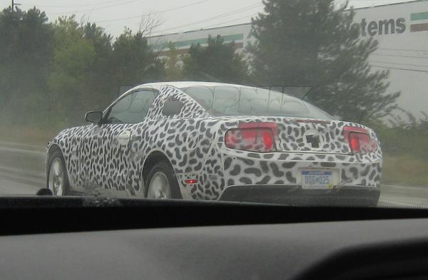 2010 Coupe without camo...-2010-mustang-coupe-spy-shot2.jpg