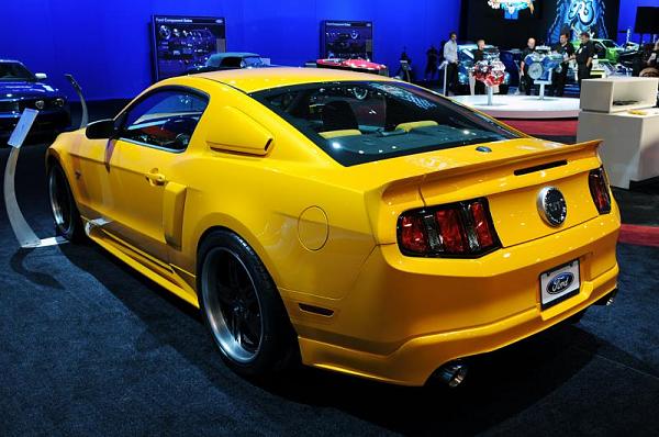 TIME FOR SOME MODS!-sema09mustangs_14.jpg