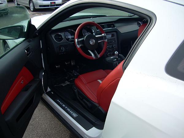 How are they going to sell the remaining 2010 Mustangs?-022a.jpg