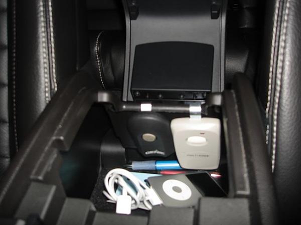 2011 Premiums have Homelink-type remote in visor?-dsc01942.jpg