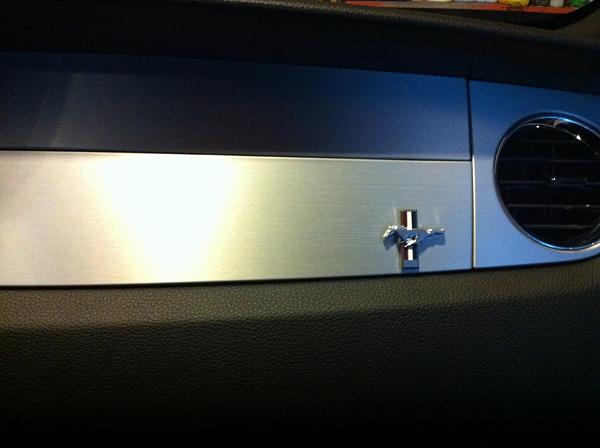 Tri-bar Dash emblem for 2011 GT-img_0104.jpg