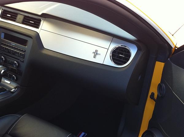 Tri-bar Dash emblem for 2011 GT-img_0114.jpg