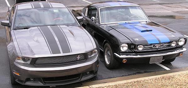 Tubby compared to 1st gen Mustang-p1011099.jpg