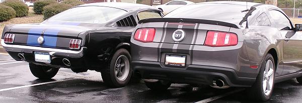 Tubby compared to 1st gen Mustang-p1011098.jpg