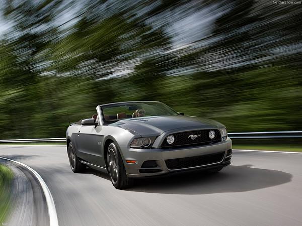 The 2013 Mustang is officially here!-ford-mustang_gt_2013_1024x768_wallpaper_03.jpg
