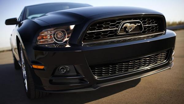 The 2013 Mustang is officially here!-pony-grille-1.jpg