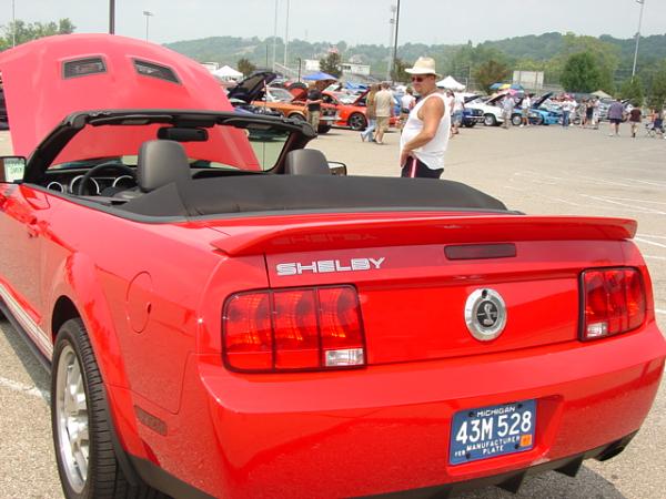 Here's pics of red GT500s at TRI-State Mustang Show from Cinn. OH 7/30/06-dsc04834.jpg
