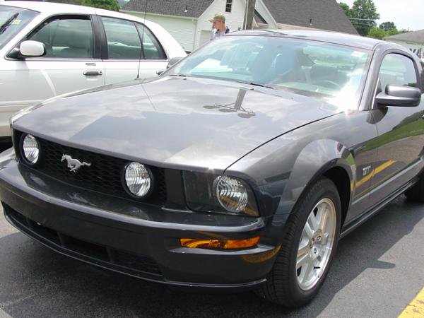 Here's pics of 2007 Alloy Grey GT  just came in todayat myLocalFordDealership 6/27/06-dsc04023.jpg
