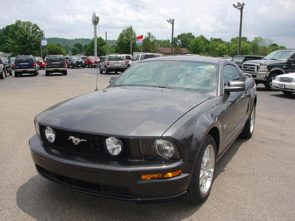 Here's pics of 2007 Alloy Grey GT  just came in todayat myLocalFordDealership 6/27/06-dsc04025.jpg