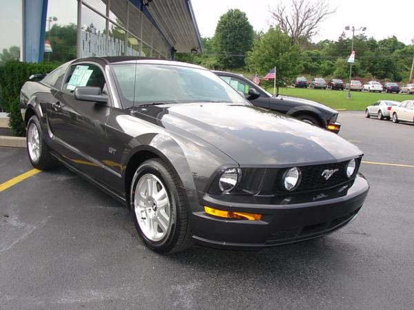 Here's pics of 2007 Alloy Grey GT  just came in todayat myLocalFordDealership 6/27/06-dsc04032.jpg