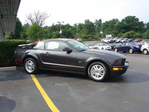 Here's pics of 2007 Alloy Grey GT  just came in todayat myLocalFordDealership 6/27/06-dsc04033.jpg