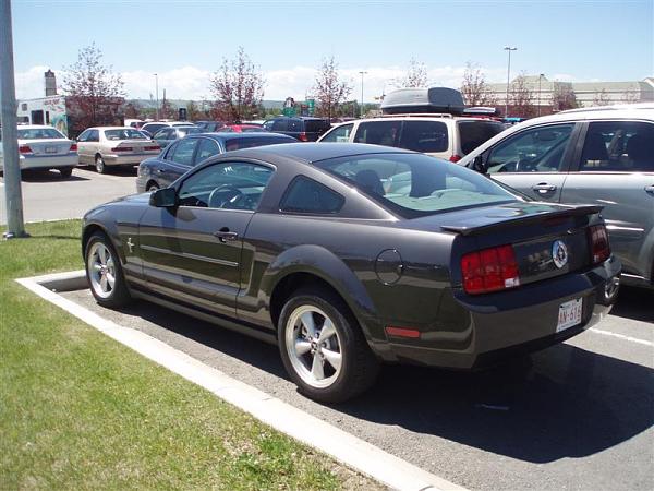 Here's pics of 2007 Alloy Grey GT  just came in todayat myLocalFordDealership 6/27/06-p7080122-medium-.jpg