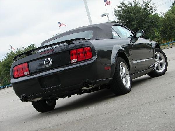 Here's pics of 2007 Alloy Grey GT  just came in todayat myLocalFordDealership 6/27/06-alloy-vert-4.jpg