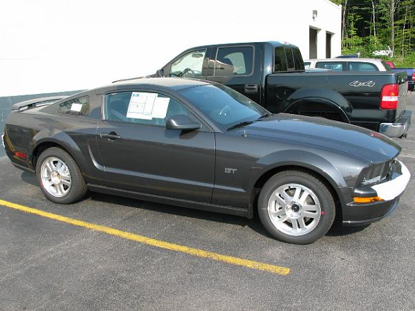 Here's pics of 2007 Alloy Grey GT  just came in todayat myLocalFordDealership 6/27/06-img_2005.jpg
