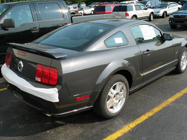 Here's pics of 2007 Alloy Grey GT  just came in todayat myLocalFordDealership 6/27/06-img_2006.jpg