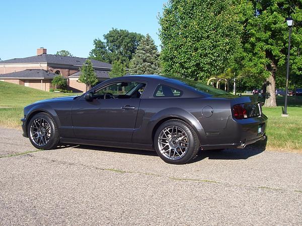 2007-2009 S-197 Gen 1 FORD MUSTANG ALLOY GRAY PICTURE GALLERY  Hooray for Alloy Grey!-mustang-focus-014.jpg