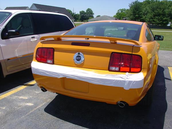 Here's pics of 2007 Orange GT from my Local Ford Dealership today 6/15/06-dsc03978.jpg