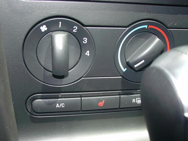 Here's pics of 2007 Orange GT from my Local Ford Dealership today 6/15/06-dsc03988.jpg