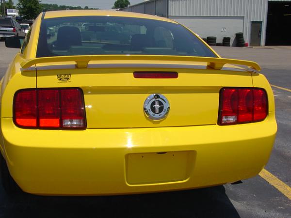 Here's pics of 2007 Orange GT from my Local Ford Dealership today 6/15/06-dsc04009.jpg