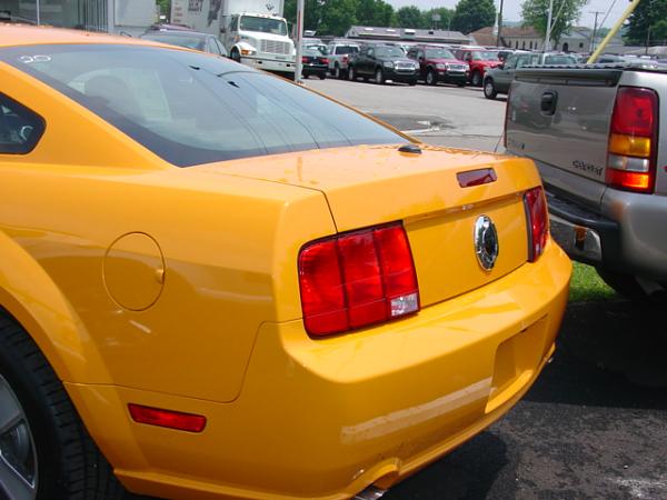 Here's pics of 2007 Orange GT from my Local Ford Dealership today 6/15/06-dsc04012.jpg