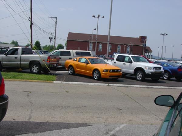 Here's pics of 2007 Orange GT from my Local Ford Dealership today 6/15/06-dsc04010.jpg