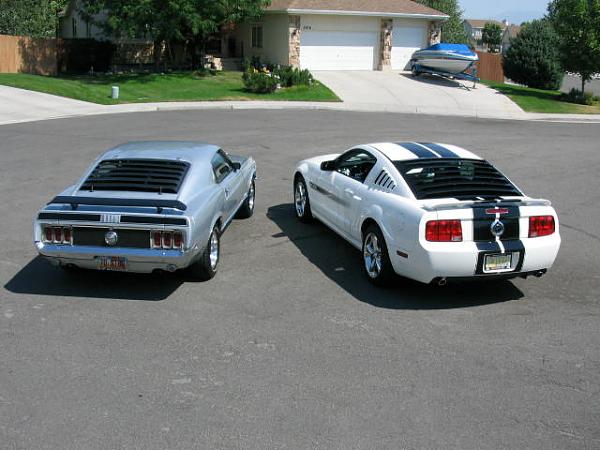 Need some photos. Anyone with a Performance White CS/Gt w/black or silver stripes.-img_2919.jpg