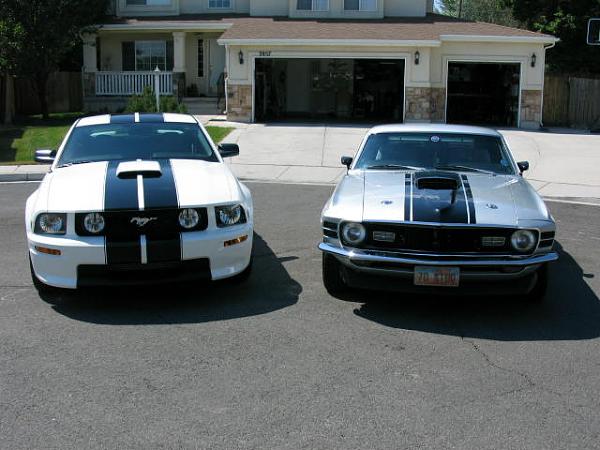 Need some photos. Anyone with a Performance White CS/Gt w/black or silver stripes.-img_2913.jpg