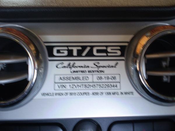 GT/CS dash plaque and engine plaque-p5020748.jpg