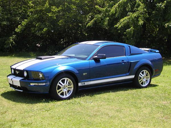 who drives their stang/fun car every day?-zainoagaincoat1005.jpg