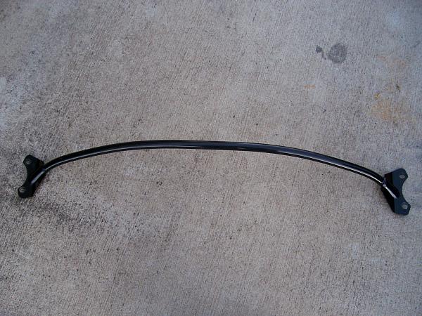 Strut bar = bent hood  :(-100_2315.jpg