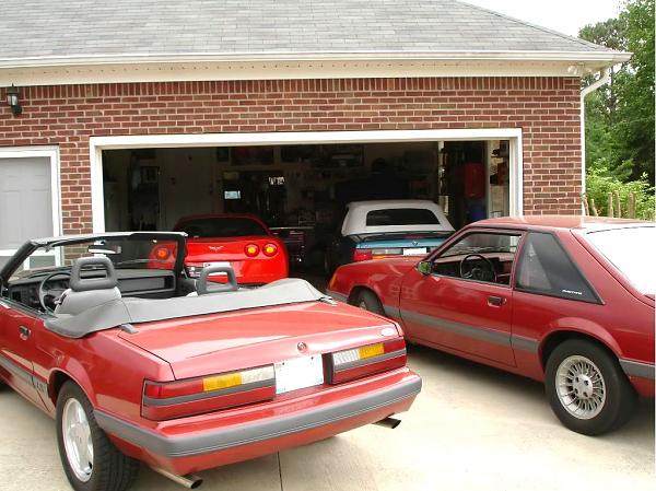 Selling all our Mustangs-garage3.jpg