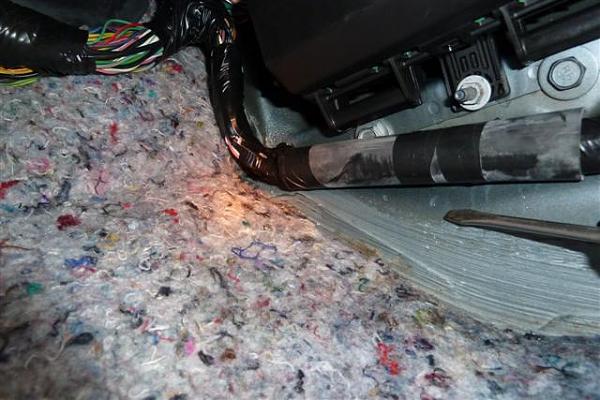 Interior Water Leak SJB AREA 2005-2009 Mustang-p1040651-small-2-.jpg