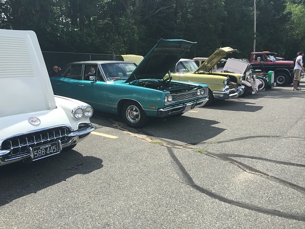 A few photos from a small car show in Western Mass-photo977.jpg