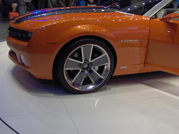 just saw the KR at NY autoshow...WOW!-im000593-large-.jpg