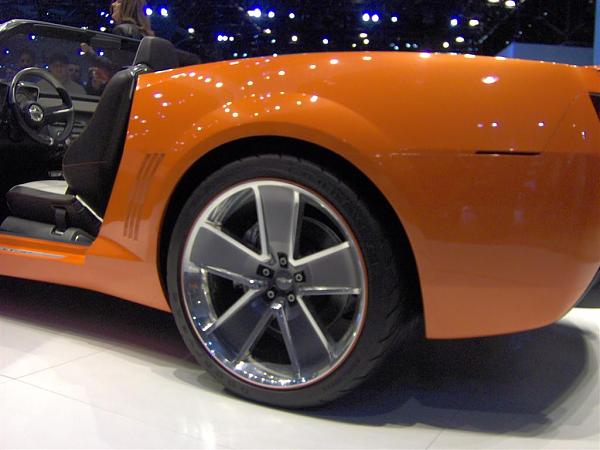 just saw the KR at NY autoshow...WOW!-im000594-large-.jpg