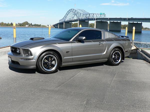 2008 Ford Mustang S-197 Gen 1 Vapor Silver Picture Gallery-p1040060.jpg