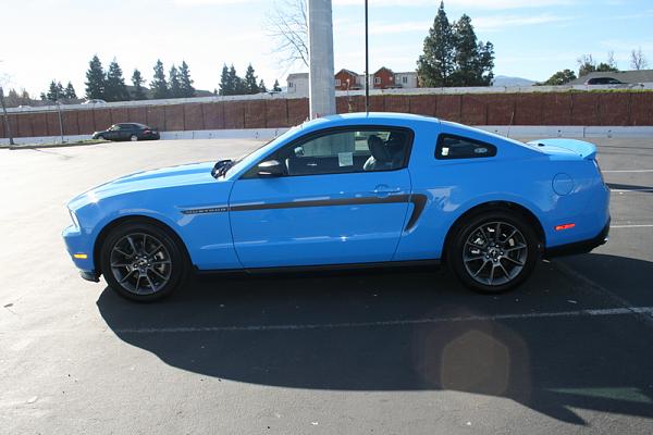 My 2011 Mustang Premium V6 Grabber Blue-11stang251113.jpg