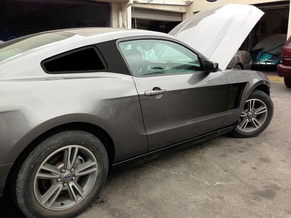 Request for close-up pics of black racing stripes on sterling gray Mustangs-image-2908928074.jpg