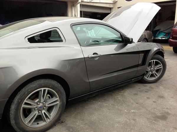 Request for close-up pics of black racing stripes on sterling gray Mustangs-image-28919473.jpg