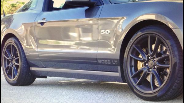 Request for close-up pics of black racing stripes on sterling gray Mustangs-image-3954714593.jpg
