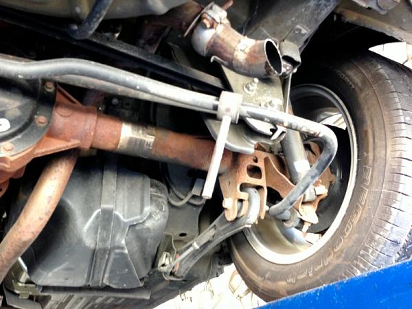 Whiteline Flatout Rear Sway Bar Installation-image-1295872206.jpg