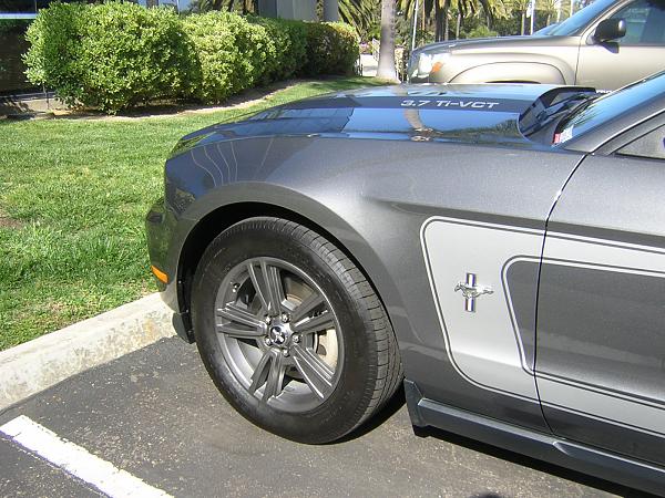 Painted tails, black badges and plasti dipped wheels on my SMG 5.0-dscn3746.jpg