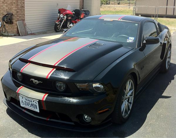 Black cars with stripes-image-366114030.jpg