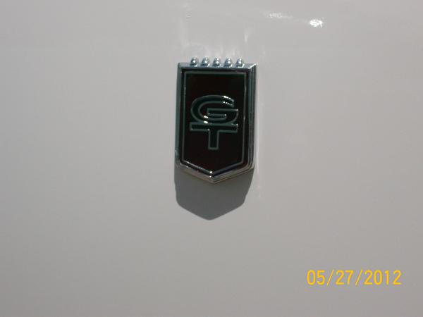 Anyone have retro/old school badges on their car?-fender-badge6.jpg