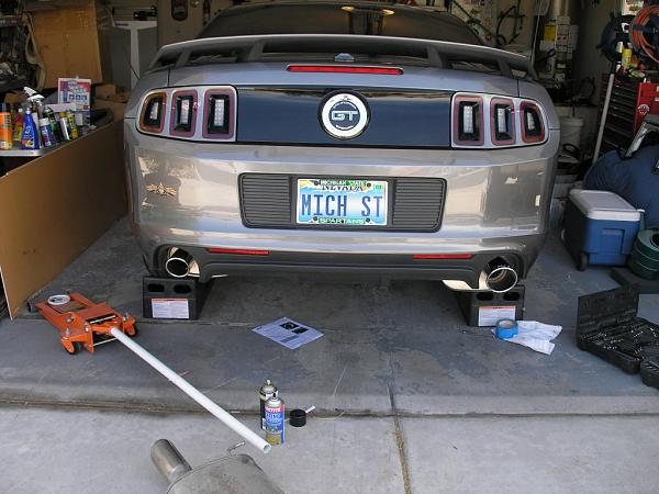 Borla v. OEM also plastic taillight surround-p5270012.jpg