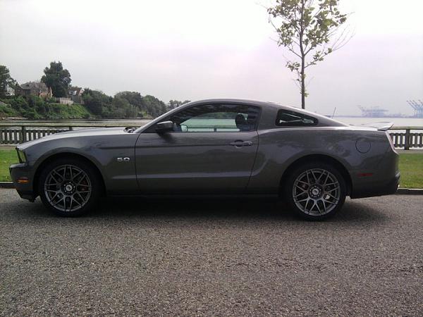 Finally got pics of the new rims-248839_223791177639014_100000244009155_911370_6227630_n.jpg