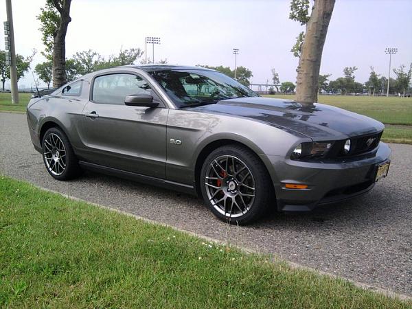 Finally got pics of the new rims-249700_223791870972278_100000244009155_911379_7723130_n.jpg