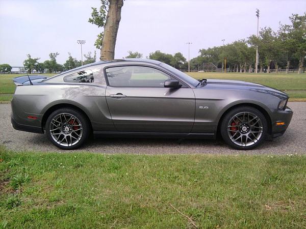 Finally got pics of the new rims-247966_223792060972259_100000244009155_911381_4836298_n.jpg