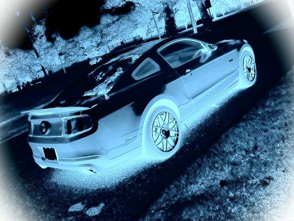 Finally got pics of the new rims-249760_223795124305286_100000244009155_911436_5650293_n.jpg